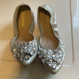 Women’s 8 jeweled ballet flats